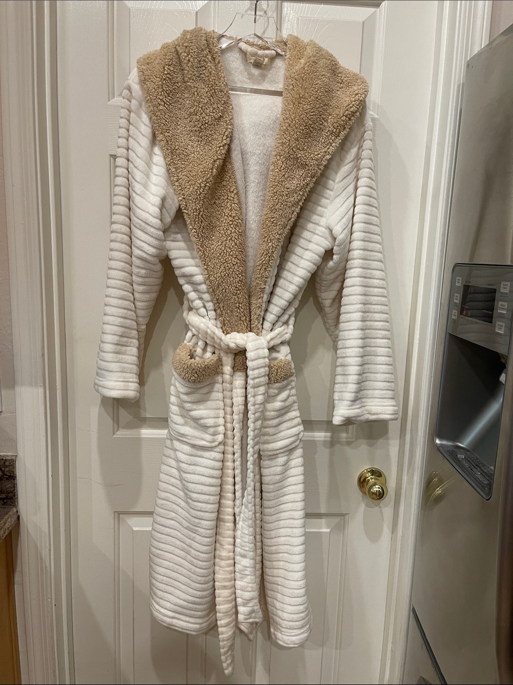 Cozy Hooded Robe with Plush Trim - Cream and Tan S: O/S